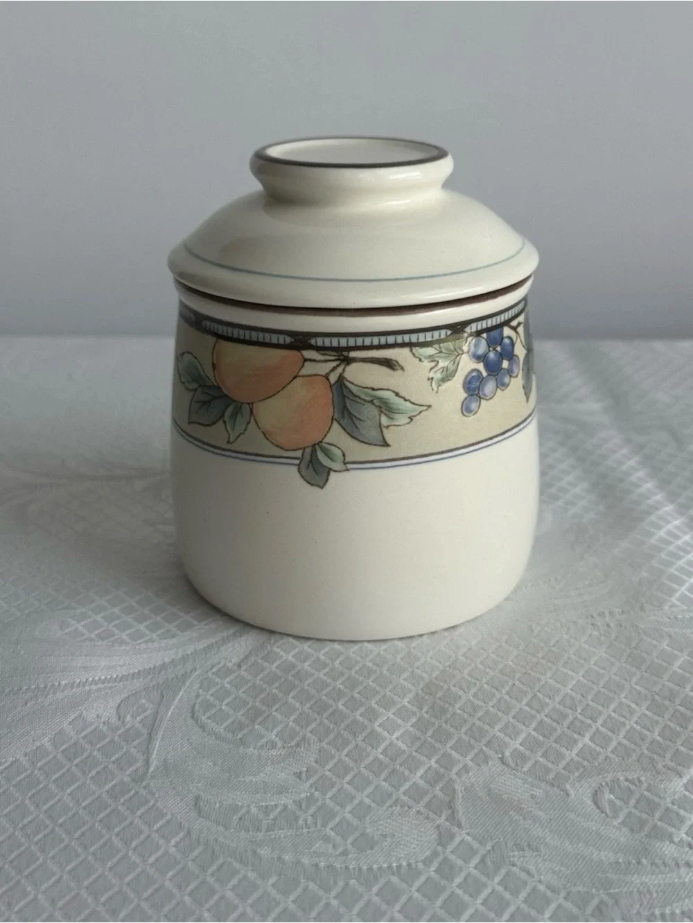 Mikasa Intaglio Garden Harvest CAC29 Mini Kitchen Canister 4.5” w/ Lid-Vintage